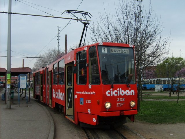 Linie 2 auf die Endhaltestelle Črnomerec.