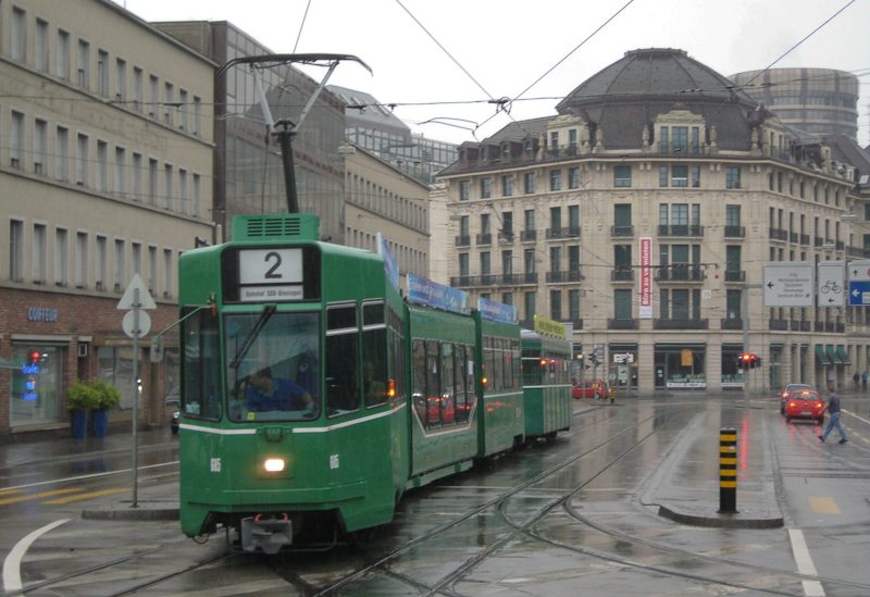 Linie 2 in Basel. Leider verpasste ich es, den Standort der Aufnahme zu notieren. Wer kann mir helfen?
8. August 2009