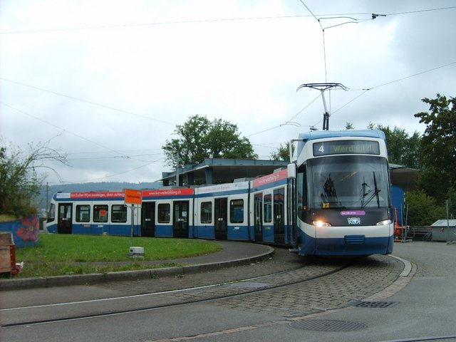 Linie 4 auf die Endhaltestelle Werdhlzli.