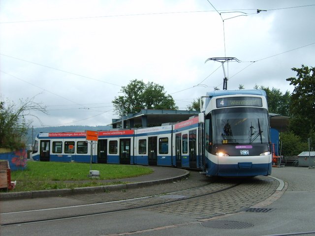 Linie 4 auf die Endhaltestelle Werdhlzli.