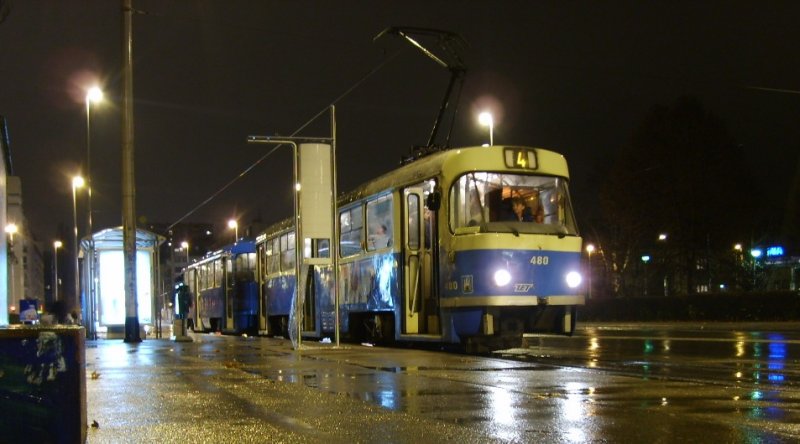 Linie 4 auf der Haltestelle Bukovačka-Strae.