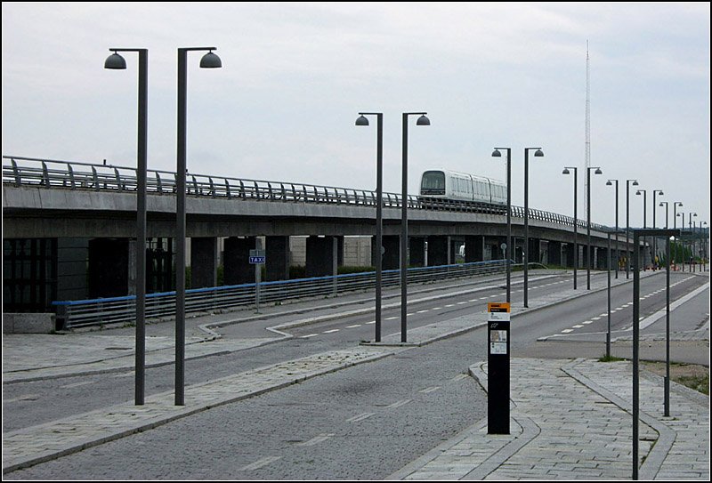 Linie M1, Ørestad. Hochtrasse südlich der Station  Ørestad . 

27.08.2006 (M)