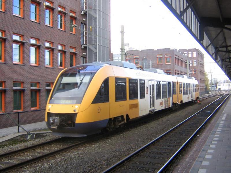 Lint 29 als trein 31266 in Hengelo; 4 april 2006