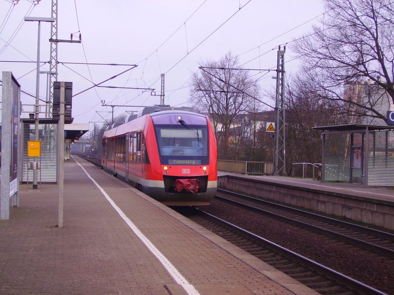 LINT 41 als RB nach Pinneberg bei der Ausfahrt aus dem Bhf Elmshorn (17.02.07)