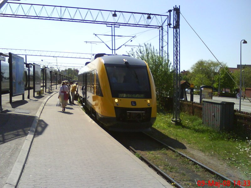 LINT 41-zug (Spitzname  Schaum-banane ) der Lokalbanen in Helsingr, richtung Hillerd ber Gilleleje.