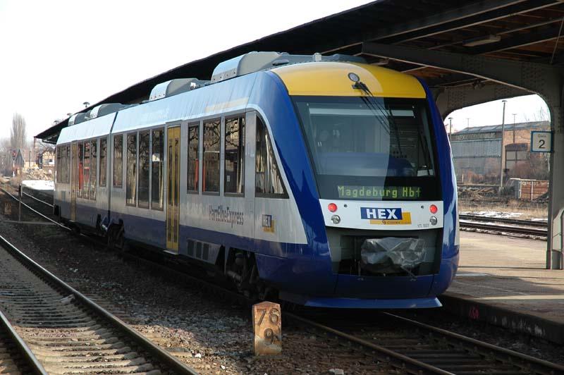 LINT Triebzug VT 807 im Bahnhof Quedlinburg. 13.02-06
