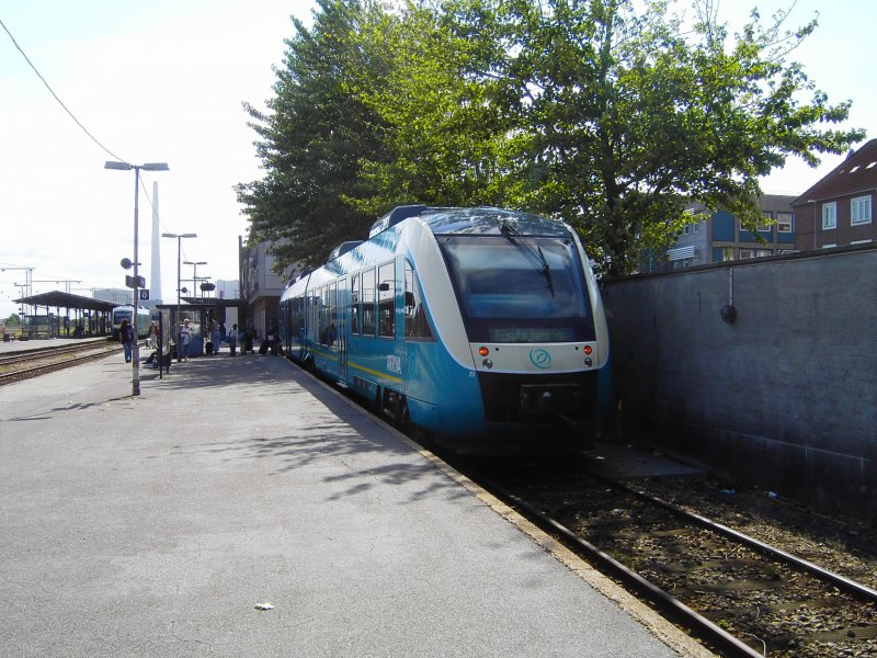 Lint41 der Arriva Tog A/S in Esbjerg wird in wenigen Minuten wieder zurck nach Tnder fahren