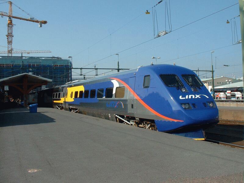 Linx X2K 2038 am 09.09.2002 in Gteborg, abfahrbereit nach Malm - Kopenhagen. Linx wurde von der schwedischen SJ und der norwegischen NSB fr den grenzberschreitenden Verkehr mit X2000 zwischen Dnemark - Schweden - Norwegen gegrndet.