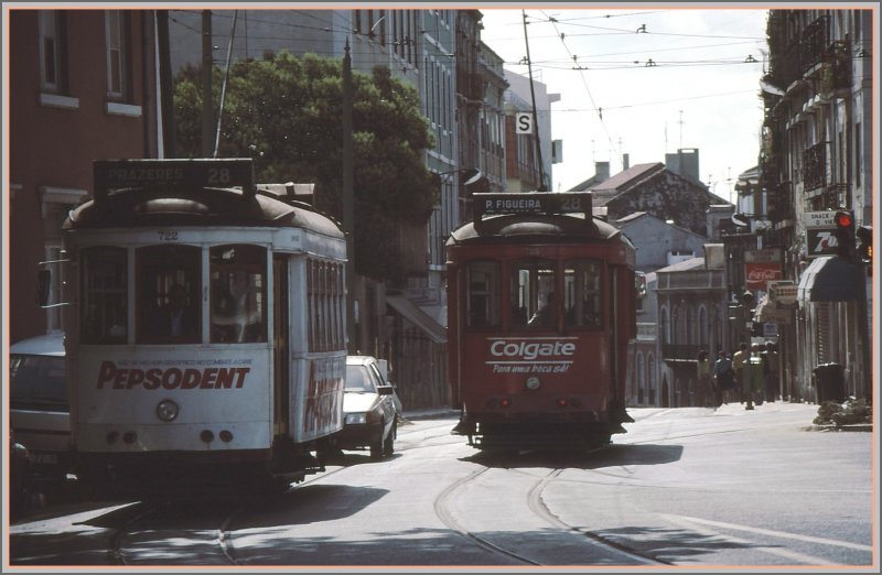 Lissabon in der Cal�ada da Estrela. Zahnpastentrams der Linie 28.
Pepsodent nach Prazeres und Colgate nach P�.Figueira. (Archiv 06/92)