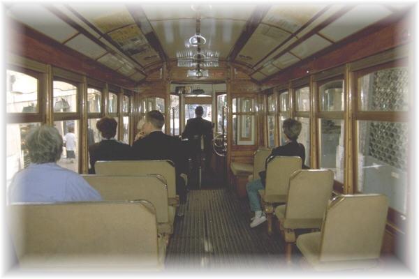 Lissabon,Innenaufnahme einer  Elctrico  04/99