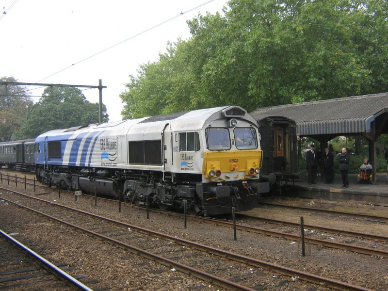 Loc ERS6602 aan het rangeren in Dieren - 15 oktober 2006