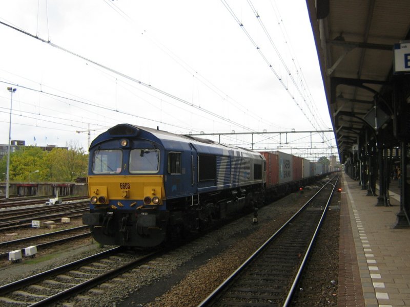 Loc ERS6603 met trein 42375 naar Bad Bentheim te Hengelo - 22 oktober 2006