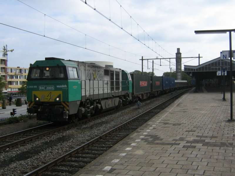 Loc R4C2005 met trein 60136 naar Botlek te Hengelo - 1 oktober 2006
Loc R4C2005 mit Zug 60136 nach Botlek (NL) in Hengelo (NL) - 1. Oktober 2006