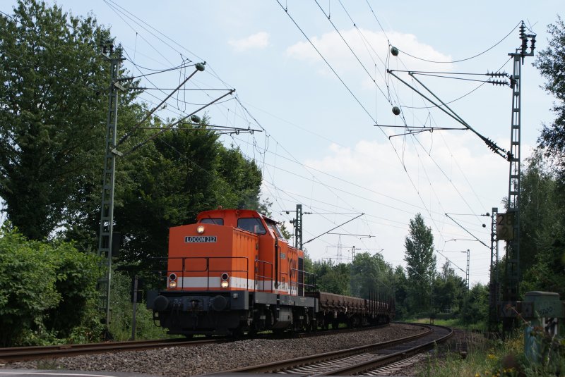 Locon 212 mit Niederbordwagen am Km 28,190 in Dsseldorf am 02.07.2008