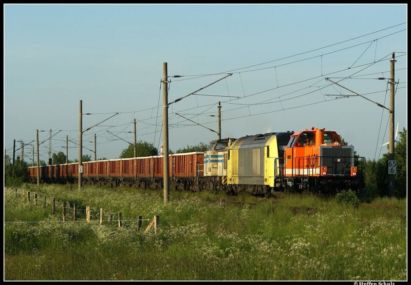 Locon 213 + ER 20.09 + ITB 1101 bespannten am Abend des 24.05.08 den Kreidezug von Rgen in Richtung Rostock.