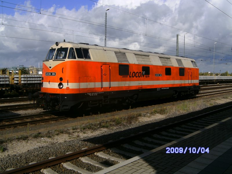 LOCON301(92 80 1228 656-5 D-LOCON) war am 04.10.2009 anlsslich des Schwellentausches zwischen Muldenstein und Burgkemnitz in Bitterfeld zu Gast. Sie bekam erst vor kurzem eine Hauptuntersuchung.