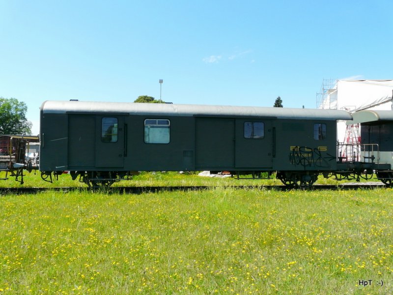 Locorama - Ex BLS Gepckwagen D 50 63 93-03 010-7 abgestellt im Areal von Locorama in Romanshorn am 17.05.2009