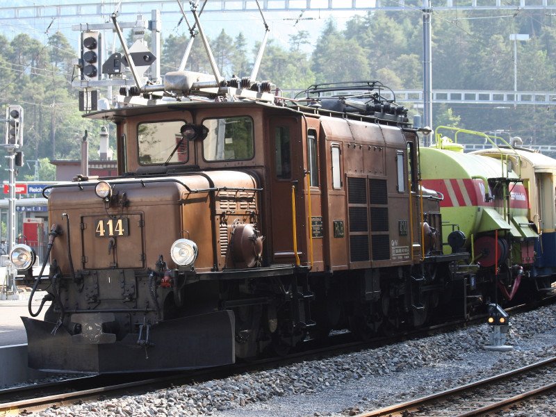 Lschzug im Bahnhof Reichenau-Tamins bestehend aus  Krokodil  Ge 6/6 I Nr. 414 + Lschwagen Xk 9049 +  ACPE-Wagen  As 1144 fr die Fahrzeugausstellung zum Bahnhofsfest in Bonaduz am 10.6.2007. Diese Kompo folgte mit nur wenigen Minuten Abstand dem Dampfsonderzug in Doppeltraktion (G 3/4 Nr. 1  Rhtia und G 4/5 Nr. 107  Albula ) nach Bonaduz.