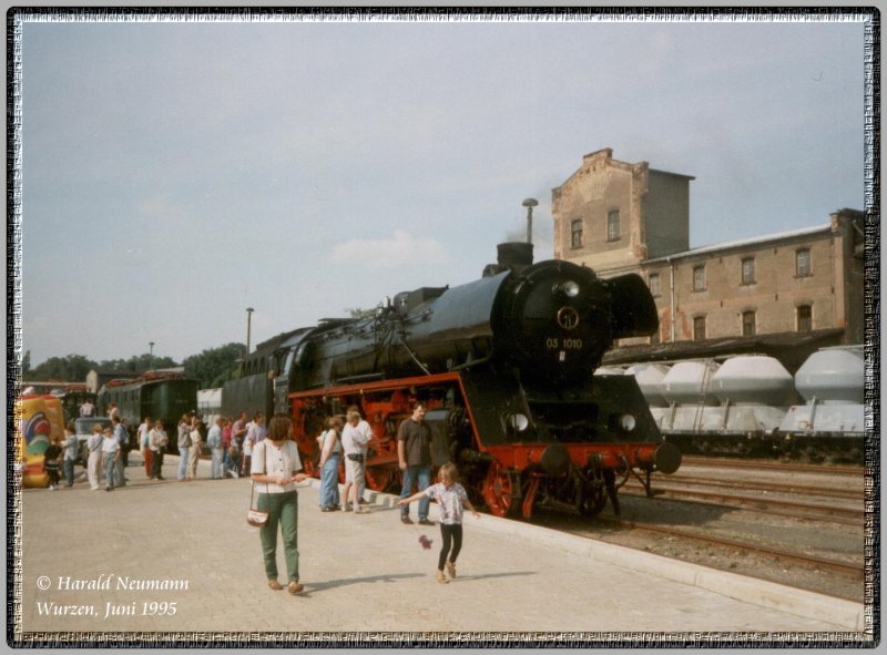 Lok 03 1010 der VES-M Halle/S. beim BahnKinderTag in Wurzen, Juni 1995.