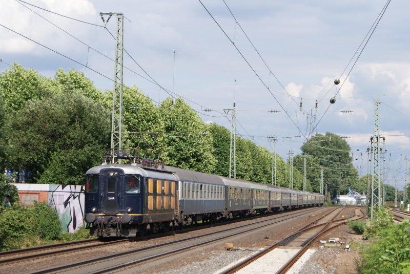 Lok 10008 der Centralbahn AG Basel mit dem DPE 88522 bei der Durchfahrt in Dsseldorf Oberbilk am 13.06.2008 inn Frankfurt wurde die Lok von E 42 151 auf Re 4/4 Lok 10008 gewechselt
