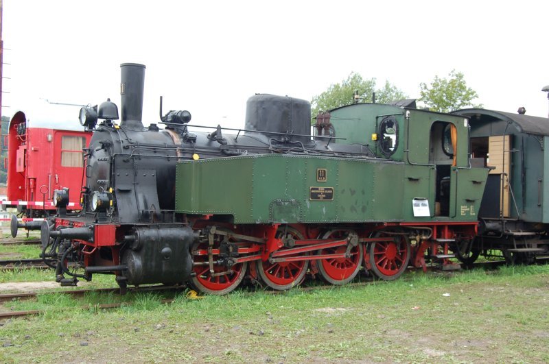 Lok 11 der  Gesellschaft zur Erhaltung von Schienenfahrzeugen eV , ursprnglich im Dienst der Hohenzollerischen Landesbahn (HLB), war zu Besuch im Dampflokwerk Meiningen am 3.9.2006.