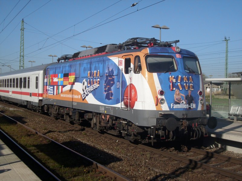 Lok 110 321 l�uft am 24.04.2008 in Bergen/R�gen im Ersatzzug Binz-Wilmersdorf bis Stralsund als Schlu�lok mit.Ab Stralsund ist Sie dann Zuglok bis Wilmersdorf.