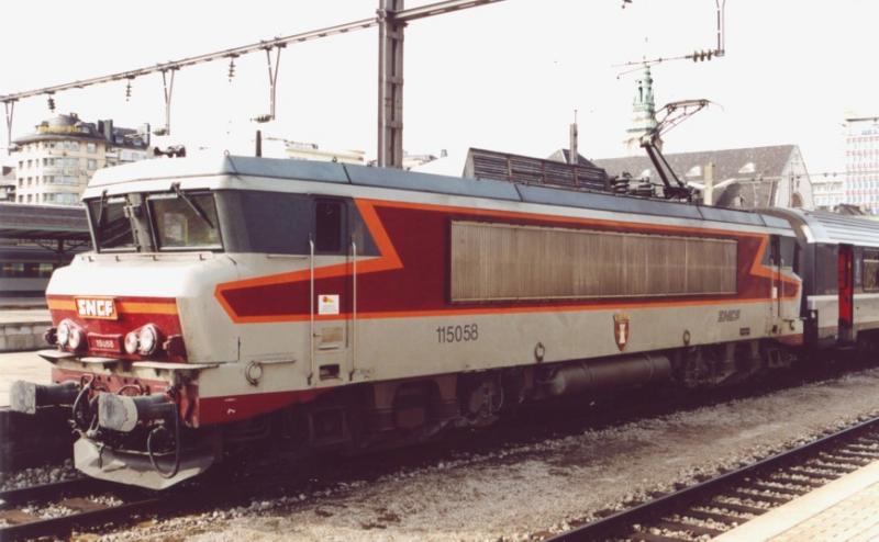 Lok 115058 (Reihe BB15000, 2.Bauserie) in Ursprungslackierung
Luxemburg, August 2002 