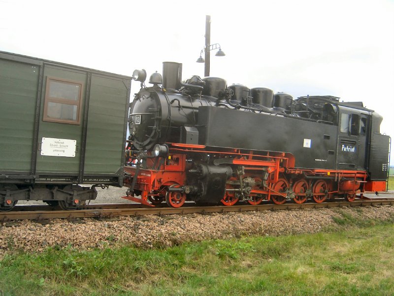 Lok 12 PATRIOT der Mansfelder Bergwerksbahn in der Kurve bei Siersleben, 2005