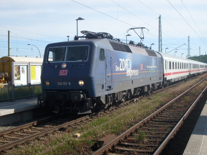 Lok 120 151 mit dem IC 2356 Binz-Dsseldorf am 27.05.2008 in Bergen/Rgen.