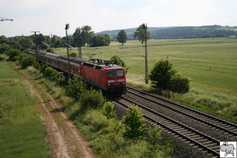 Lok 143 956-1 zieht eine Regionalbahn auf der Strecke zwischen Bamberg und Lichtenfels am 8. Juni 2008 nach Lichtenfels.