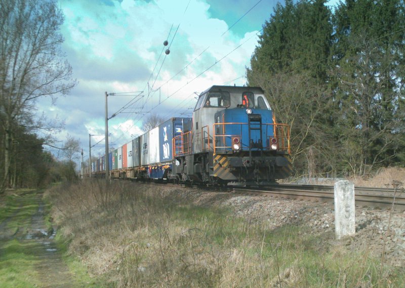Lok 1505 mit Containerzug Hhe Peine-Horst. 19.03.2008