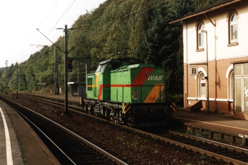 Lok 16 (ex 710 970) der Westf�lische AlmetalBahn auf Bahnhof Altenbeken am 13-10-2001. Bild und scan: Date Jan de Vries. 