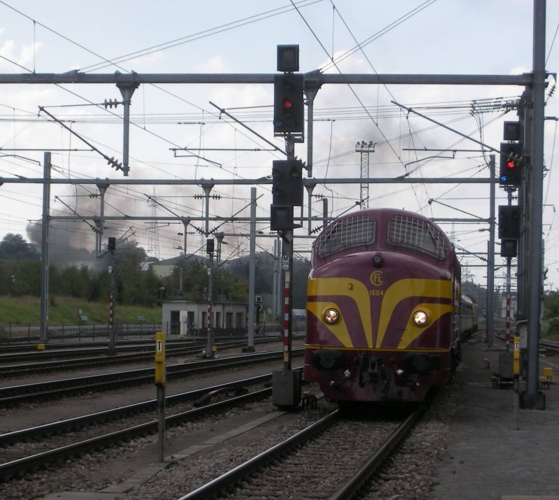 Lok 1604 aus Rodange kommend, bei der Einfahrt im Bahnhof P�tange am 23.09.07.