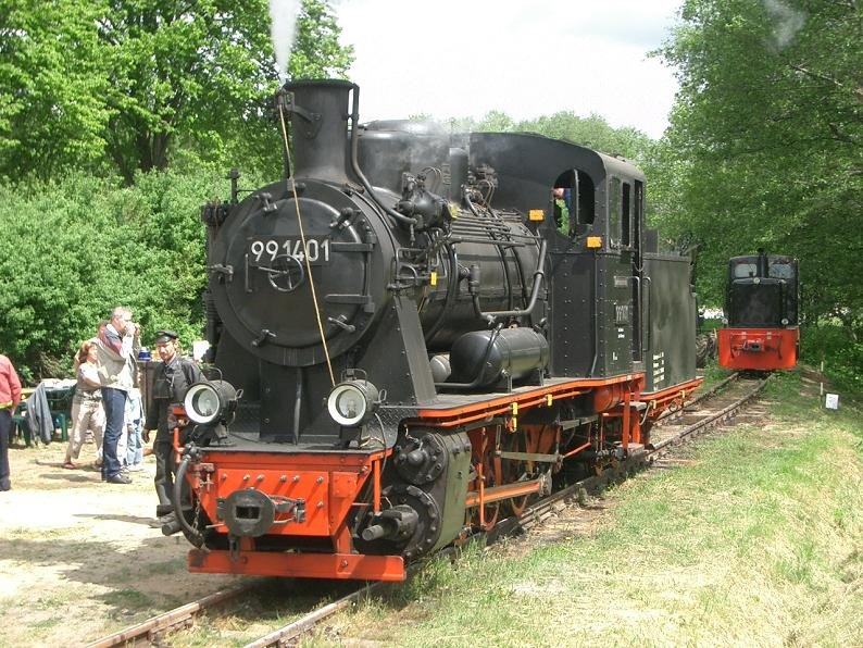 Lok 20 zu Gast in der Prignitz. Beschriftet als 99 1401 der DR fuhr sie Zge zwischen Mesendorf und Vettin. Mesendorf, 2004-05-20.
