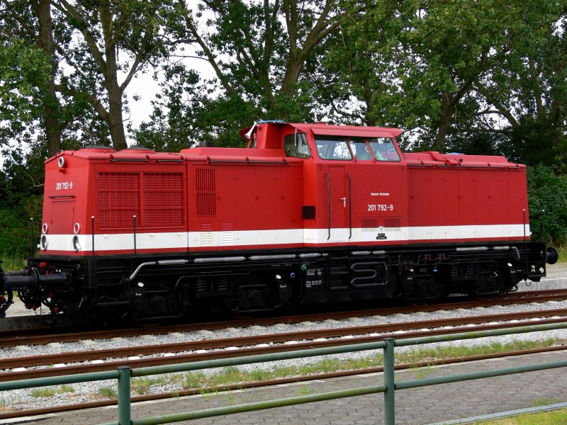 Lok 201 792-9 der BR 201 (noch mit Kennung der Deutschen Reichsbahn) abgestellt im Bahnhof Zinnowitz, aufgenommen am 16.09.2007