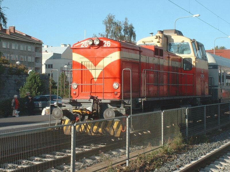 Lok 2626 mit Personenzug am 06.09.2002 in Oulu.