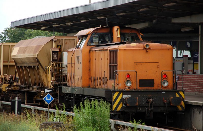 Lok 3 der WFL rangiert am 11.07.09 im Bahnhof Berlin Schnefeld Flughafen zusammen mit 202 822.