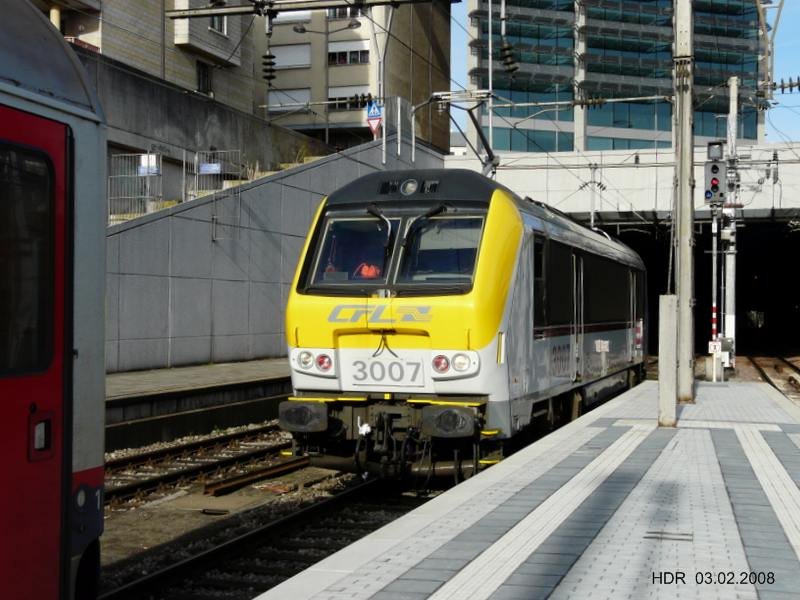 Lok 3007 n�hert sich den Personenwagen und wird kurze Zeit sp�ter angekuppelt, um dann als IR 116 die Strecke von Luxemburg nach L�ttich zu bedienen.  03.02.08