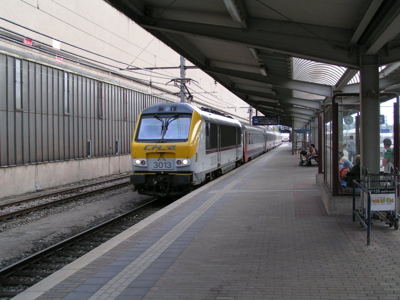Lok 3013 f�hrt im Bahnhof Luxemburg ein, um danach die Fahrt in Richtung L�ttich fortzusetzen. 23.09.07 