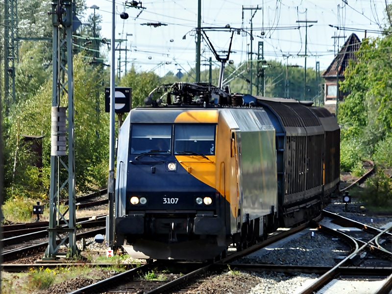 Lok 3107 nhert sich dem Hamburger Umfeld am 04.09.09