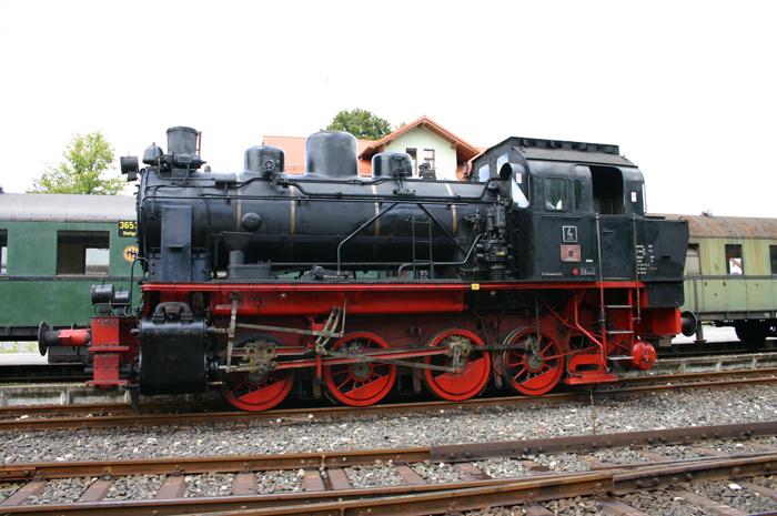 Lok 4 (Elna6) der Dampfbahn Frnkische Schweiz e.V. (DFS) steht im August 2005 in Ebermannstadt.
