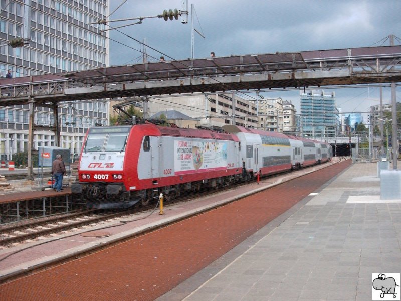 Lok 4007 mit einenm Doppelstockzug am 18. September 2007 im Bahnhof Luxembourg.