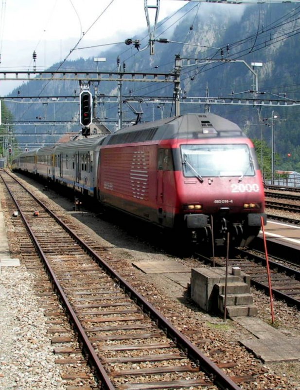 Lok 460 014-4 mit Cisalpinowagen hat die Steigung der Gotthard Nordrampe bei Gschenen geschafft. 02.08.07