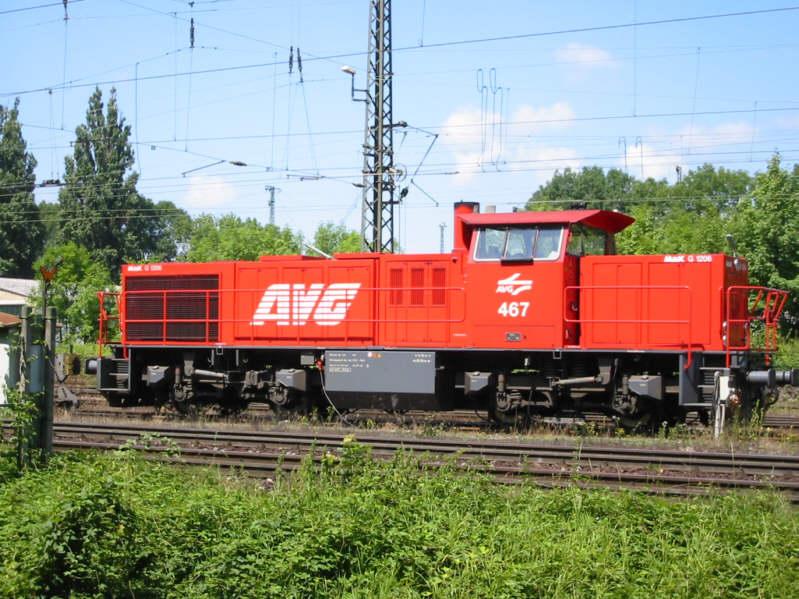 Lok 467 vom Typ MaK G1206 der Albtal Verkehrs Gesellschaft (AVG) am 27.07.2004 in Karlsruhe.