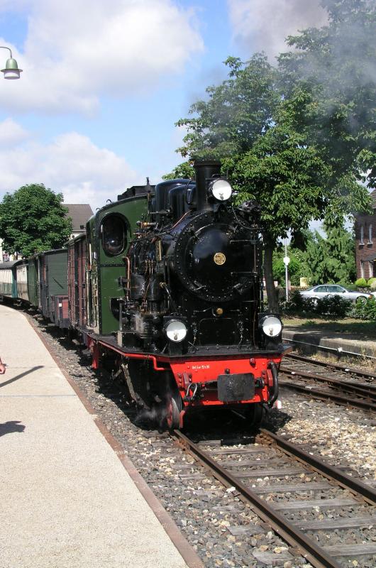 Lok 5  Regenwalde  am 9-6-2003 in Bhf Schierwaldenrath

