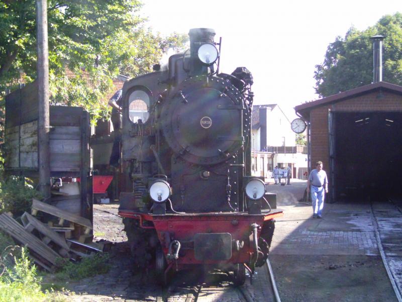 Lok 5 Regenwalde bie der Bekohlung im Bahnhof Schierwaldenrath
Sommer 2005