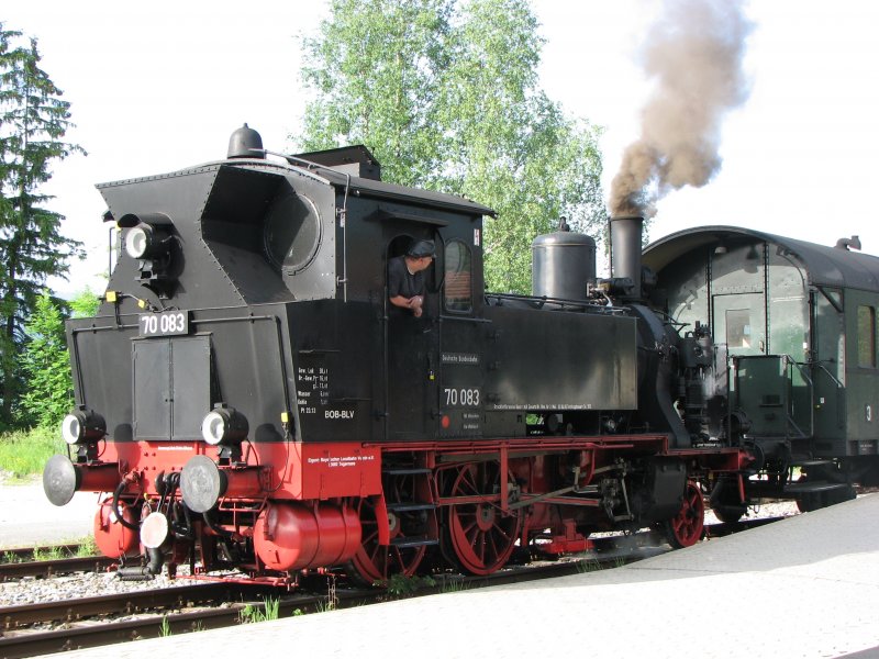 Lok 70 083 des
Bayerischen Loalbahnvereins am 26.05.07 in Gmund am Tegernsee