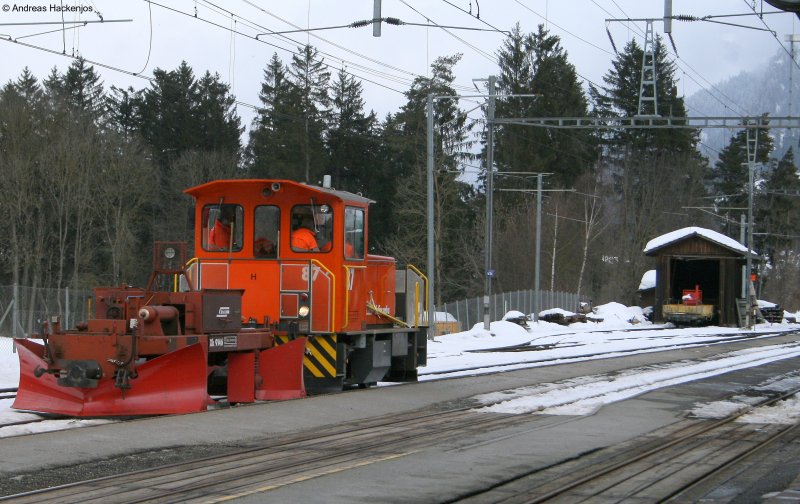 LOk 87 mit einem Schneepflug bei der Einfahrt Ilanz 23.2.09