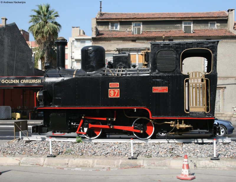 Lok 97 der TCCD Gebaut von Henschel aus (K)Cassel (Deutschland) steht vor dem Banhof in Izmir 20.8.08
