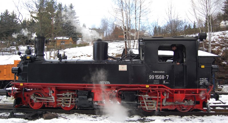 Lok 99 1568-7 beim  Winterdampf  am 03.02.2007 im Bhf Jhstadt